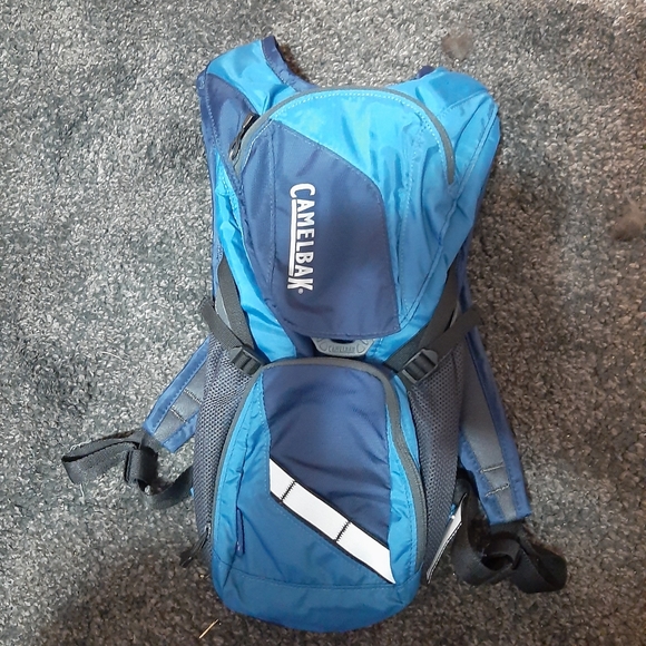Camelbak Rogue bike/run water system. no bladder -please read and see pics - Picture 1 of 6
